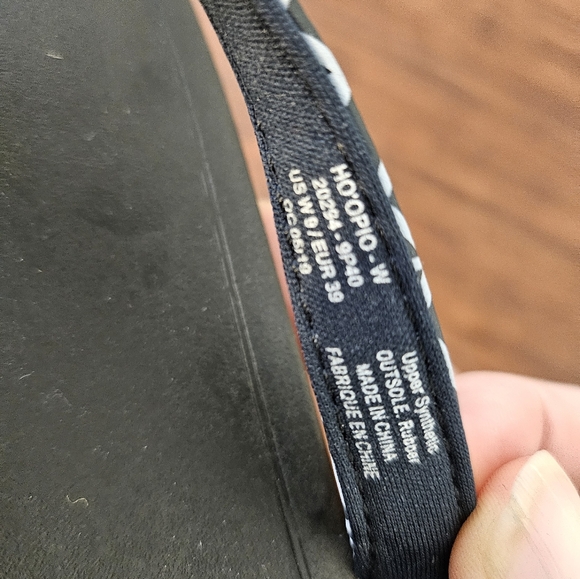 Olukai Women Size 9 Ho'opio Black Kapa Flip Flops Sandals Comfort Shoes - Picture 3 of 4